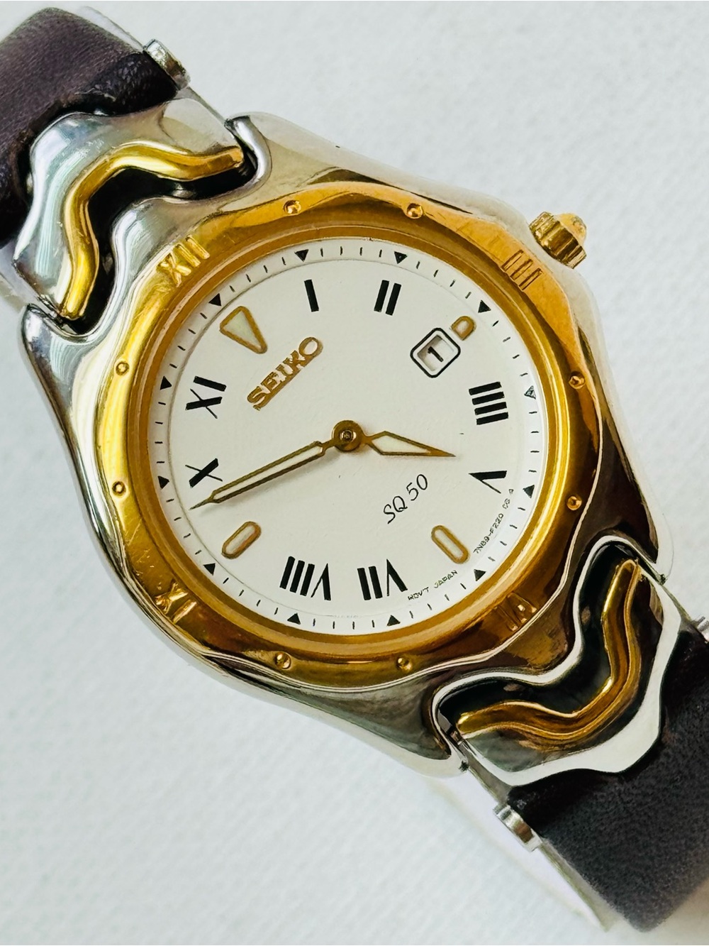 Vintage Seiko SQ50 Women's 5BAR Date Watch Two Tone Brown Leather 7N89-F150